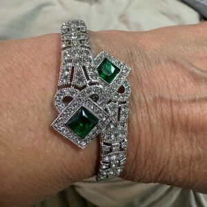 Elegant Silver Bracelet with Emerald Green Highlights